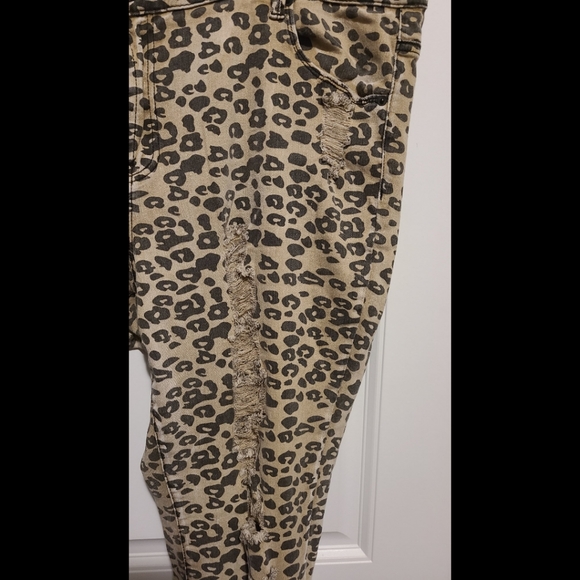Loralette leopard cheetah distressed jeans 22 - Picture 3 of 6